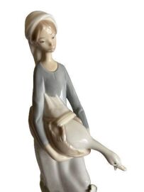Lladro Porcelain Figurine "Nao girl with goose"- Porcelain figurine 1977